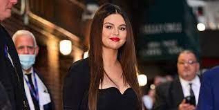 Selena Gomez dá pistas sobre nova música durante ensaio de maquiagem