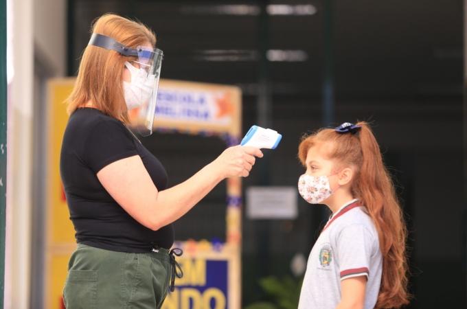 Cinco escolas municipais de Louveira têm turmas suspensas por registros de casos de covid-19