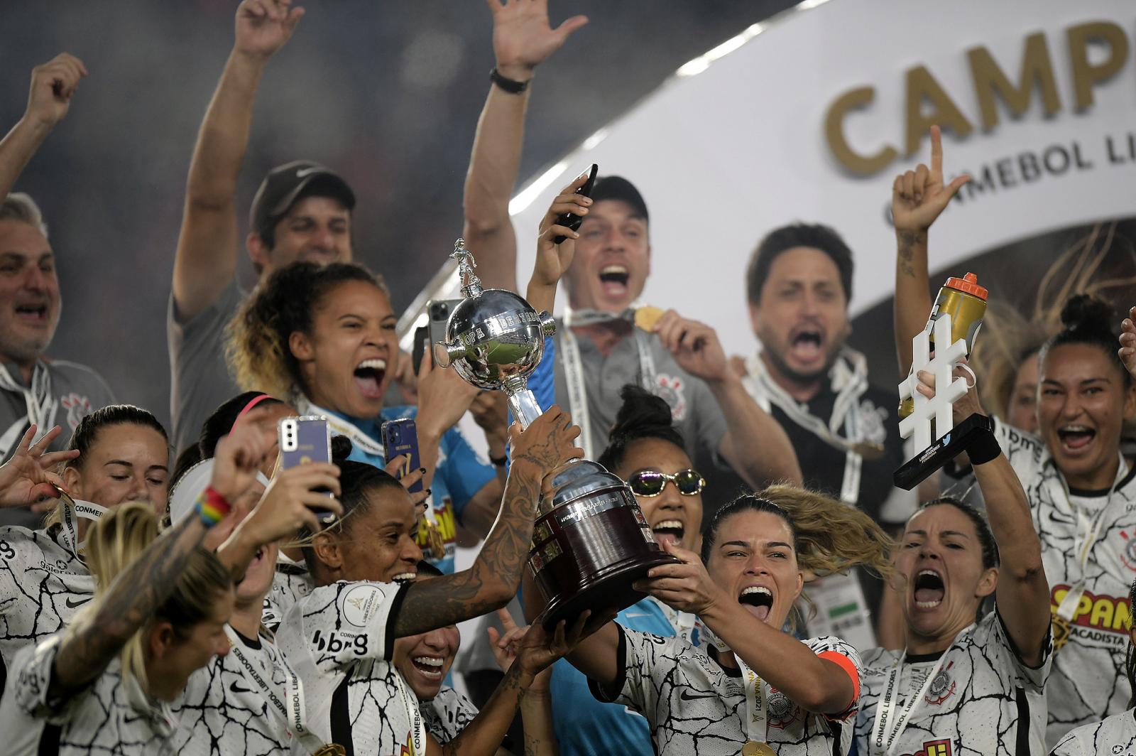 Corinthians derrota Santa Fé e conquista tricampeonato da Libertadores Feminina
