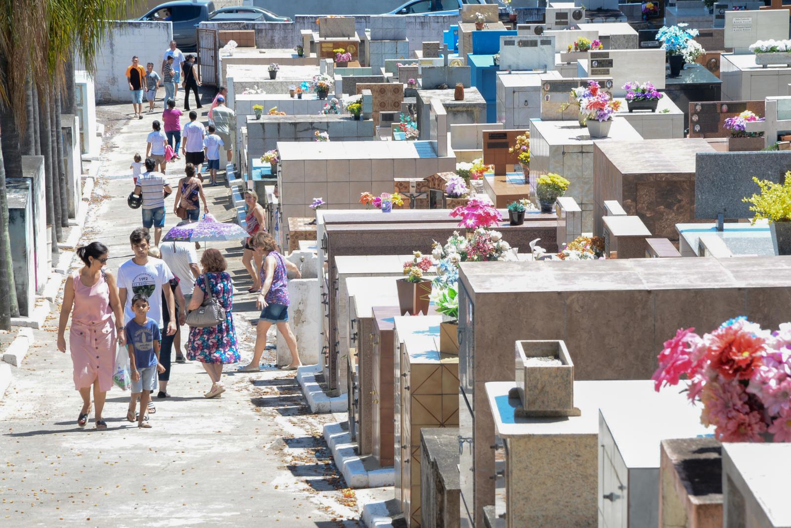 Dia de Finados: cemitérios ficarão abertos até as 17h