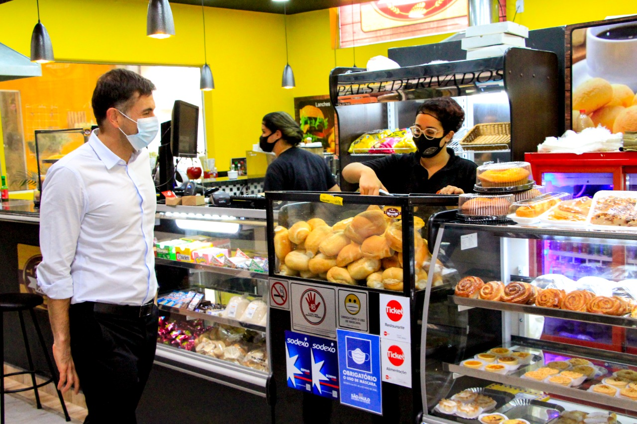 Mercadão recebe melhorias no piso e na limpeza