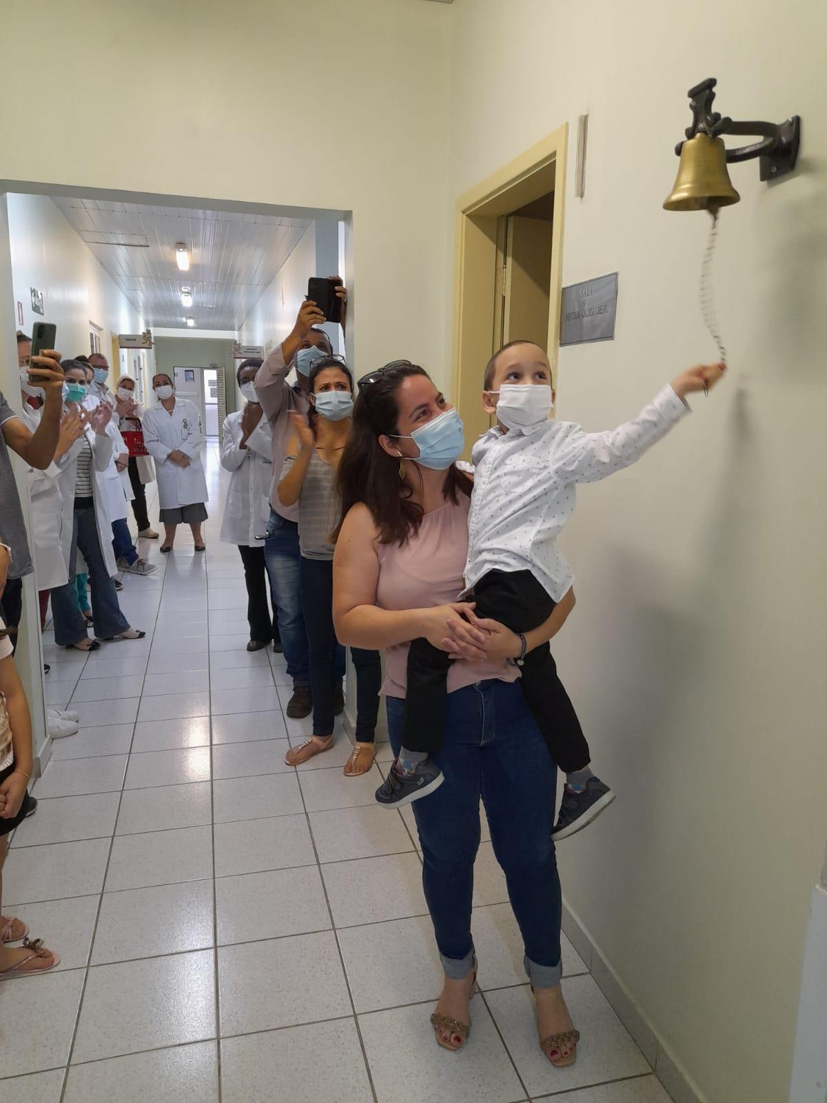 No Dia Nacional de Combate ao Câncer Infantil, Grendacc comemora cura de menino de 4 anos