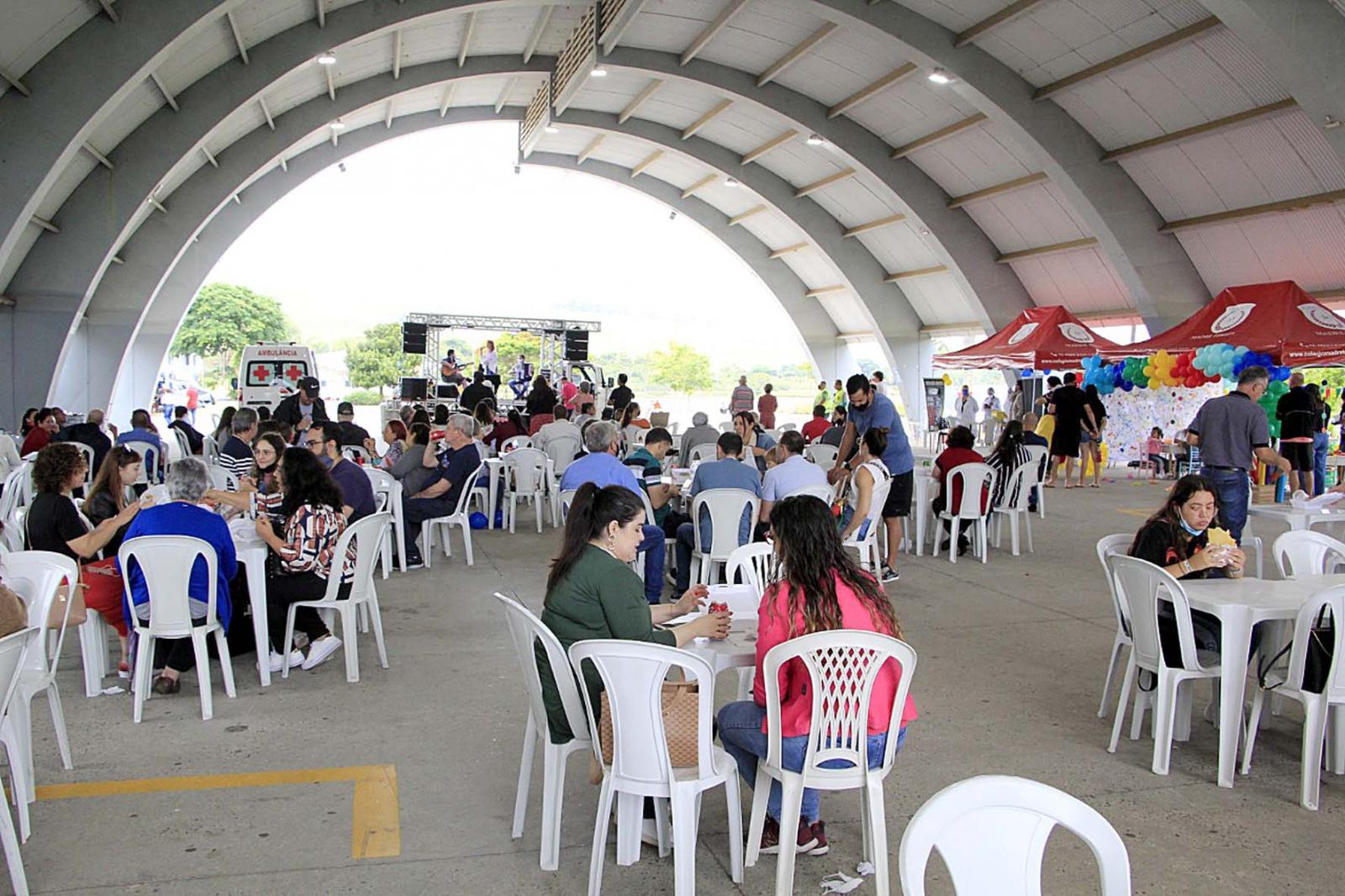 Oito mil pessoas comemoram o aniversário de Itatiba no Parque Luis Latorre