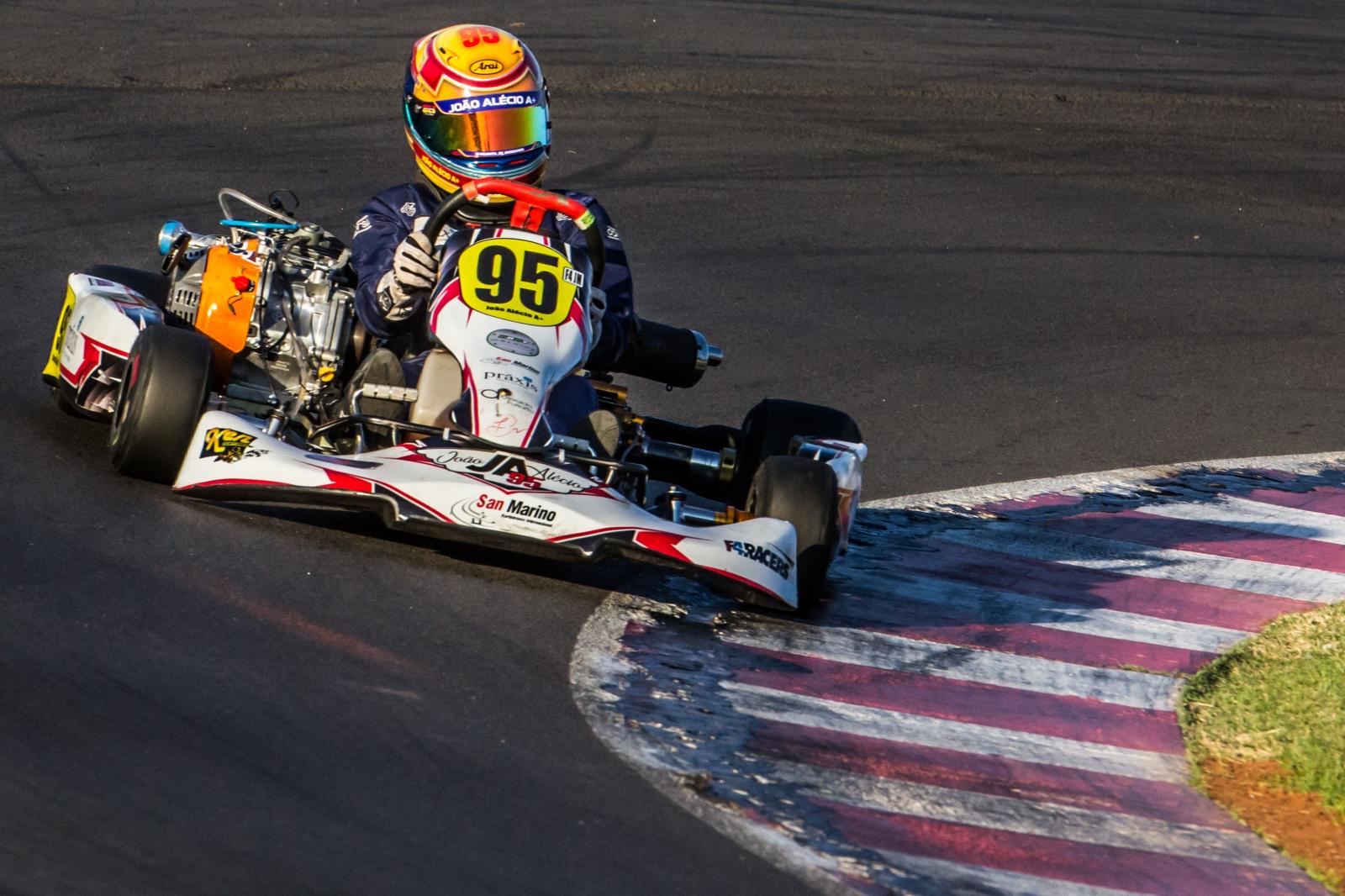 Piloto de Paulínia disputa o título de campeão na final da Copa F-Racers de Kart neste sábado