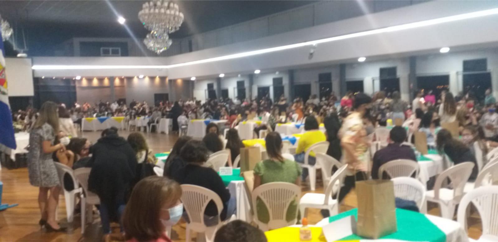   Alunos selecionados participam de Noite de Autógrafos e premiação