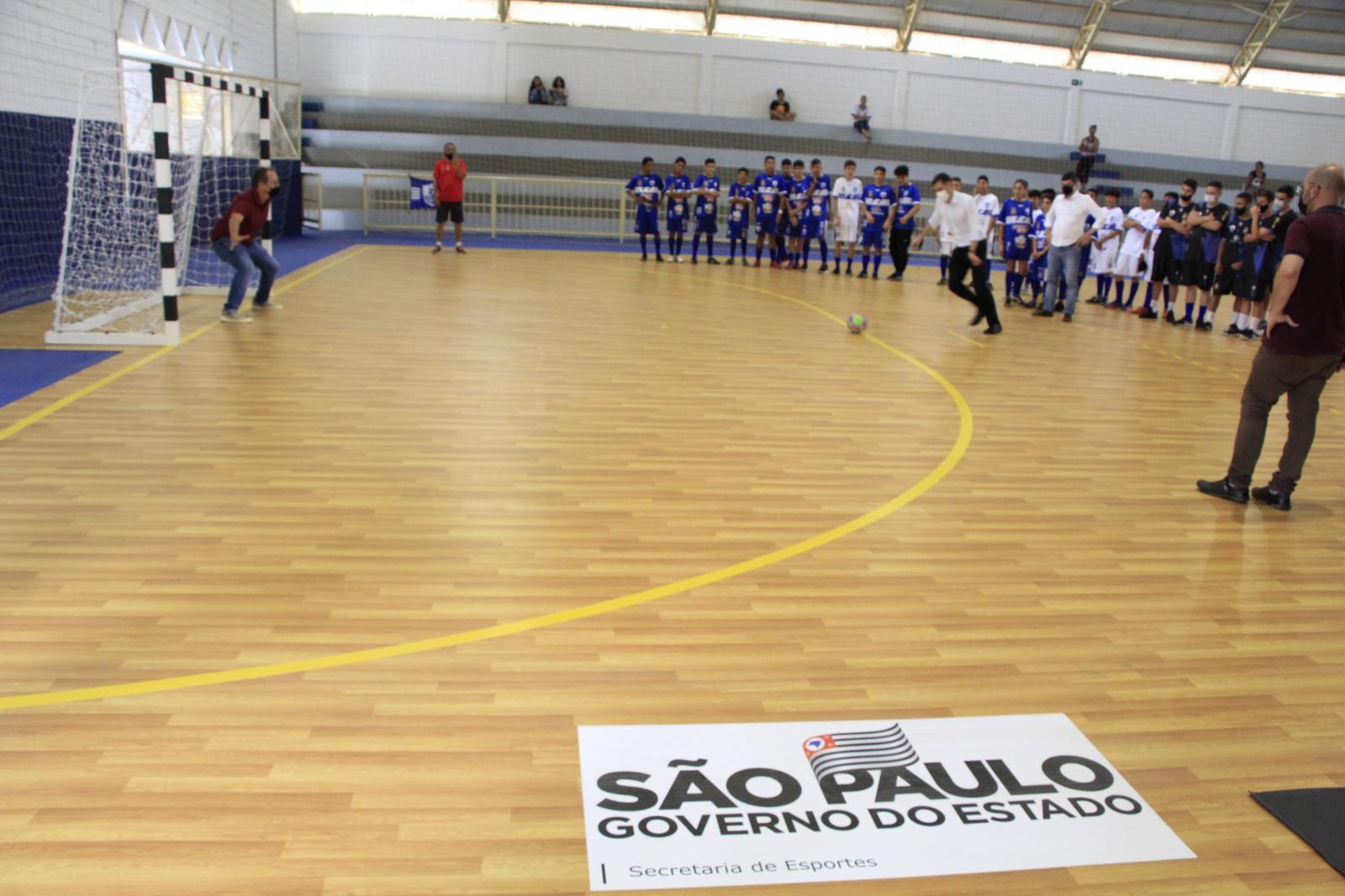 Ginásio Poliesportivo José Botelho Nunes, no Jardim Vitória, ganha piso olímpico