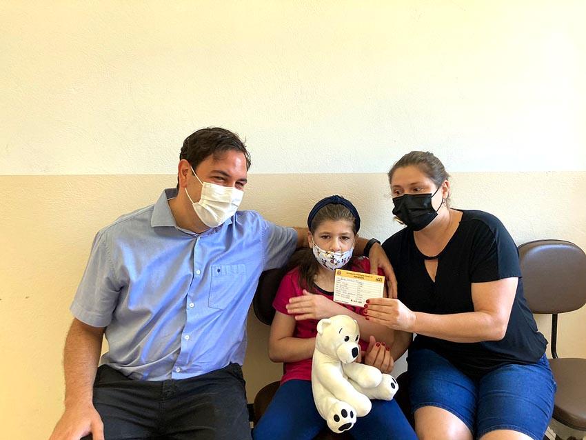 Lorena Montico é a primeira criança vacinada contra a covid-19 em Morungaba