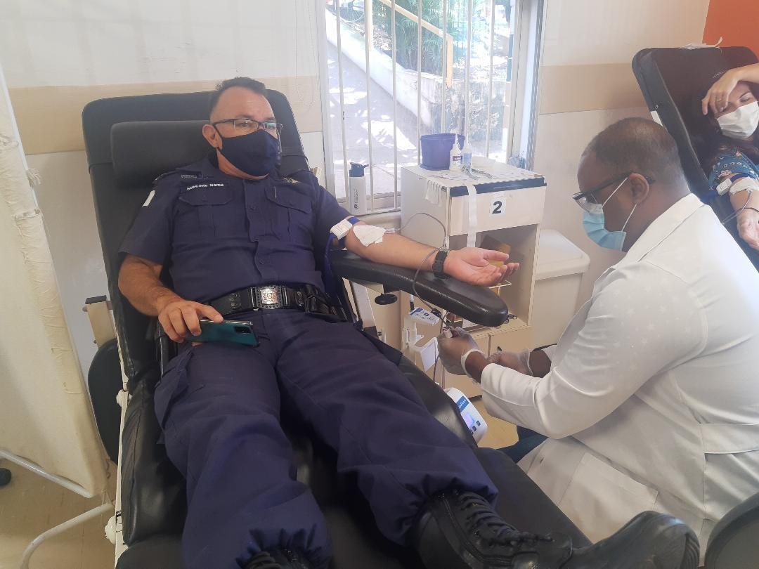 Agentes da Guarda Municipal se mobilizam para doar sangue ao hemocentro