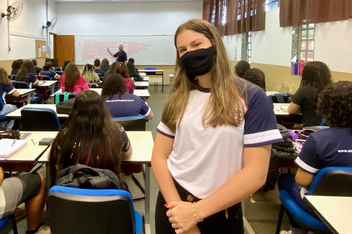 Estudantes de Etecs e Fatecs voltam  às aulas em formato 100% presencial