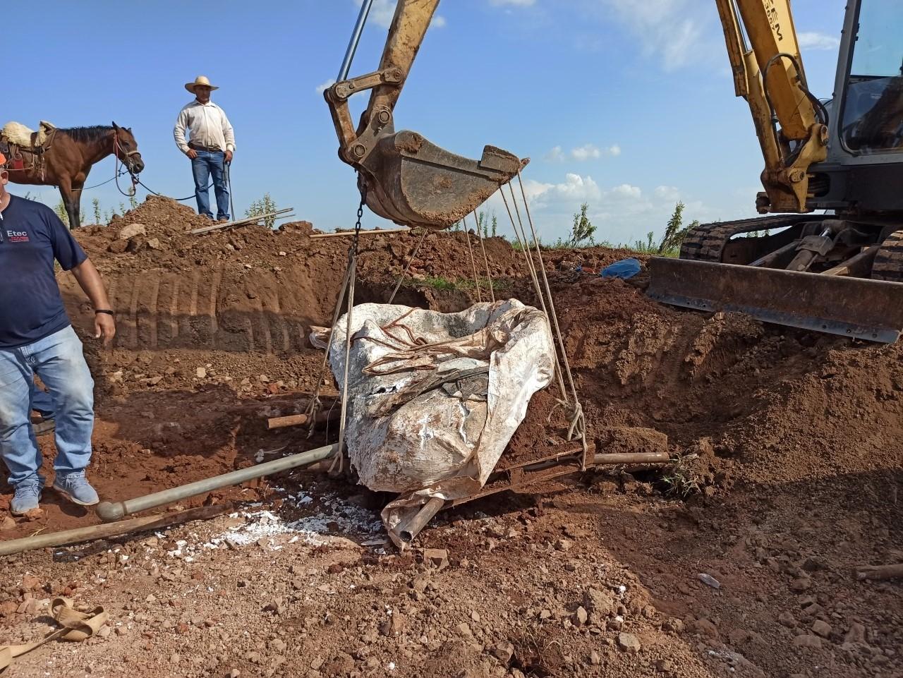 Etec resgata fóssil de dinossauro, descoberto há quase uma década 