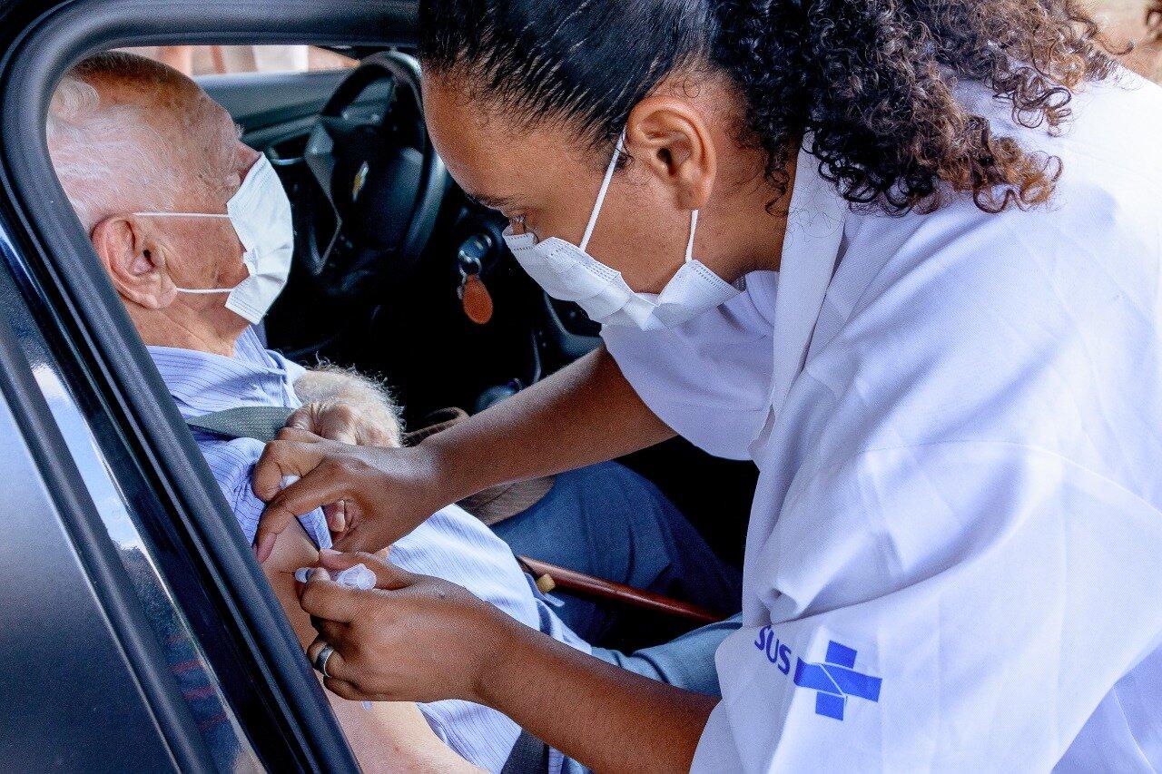 Itatiba promove ação para vacinar adultos e crianças contra a covid-19 hoje
