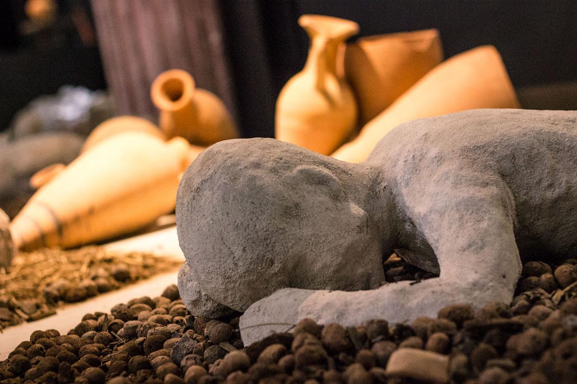 Império Romano e os corpos de Pompeia em exposição