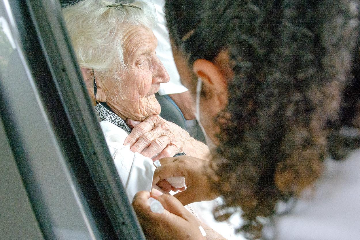 Itatiba inicia aplicação da 4ª dose da vacina em idosos com 80 anos ou mais na segunda-feira