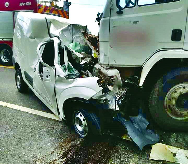 Motorista de utilitário morre após colisão frontal na Itatiba-Morungaba