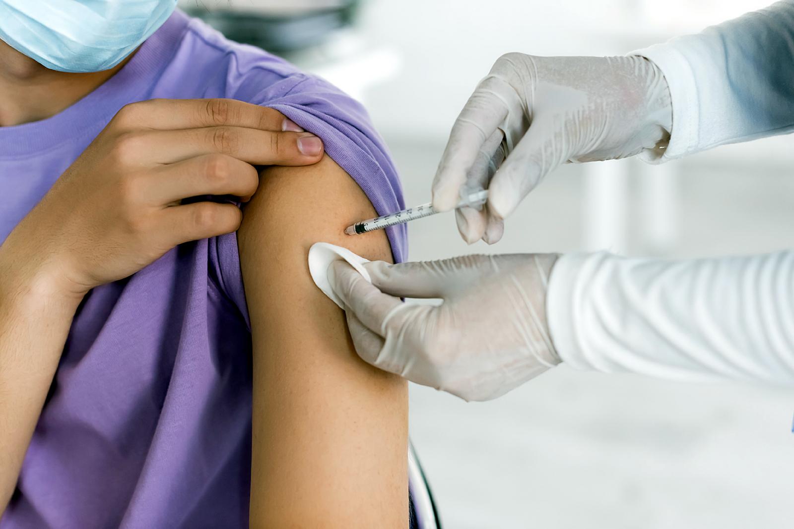Vacina contra HPV está disponível no SUS