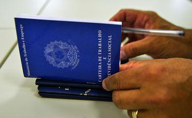 Governo prepara novo pacote trabalhista e quer legalizar motorista de aplicativo