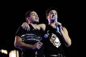 Luan Santana e Arthur Aguiar cantam juntos durante show em Campo Grande