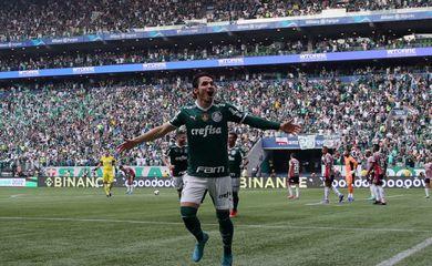 Palmeiras atropela São Paulo com show de Veiga e conquista Paulistão pela 24ª vez