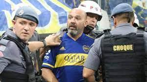 Torcedor argentino detido por racismo é transferido de delegacia em SP