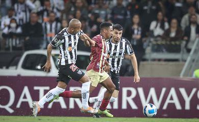 Atlético perde para Tolima e vê série invicta acabar, mas avança em 1º no Grupo D