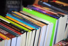 Aumenta a venda de livros no Brasil, mas didáticos sofrem o baque da pandemia
