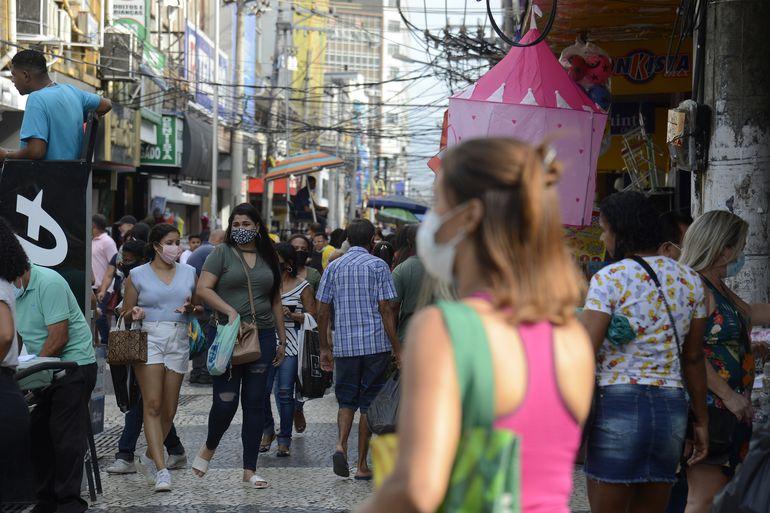 Brasil tem 104 mortes por covid nas últimas 24h