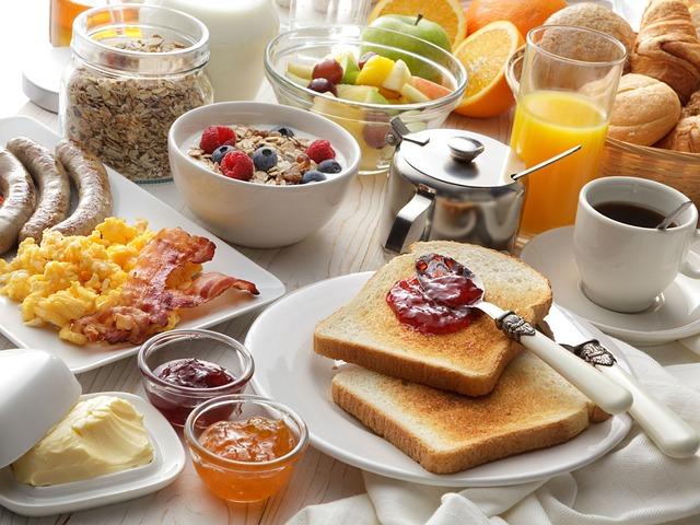 Café da manhã equilibrado traz benefícios para saúde