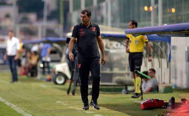 Goleada derruba Fábio Carille do comando do Athletico, após 21 dias de trabalho