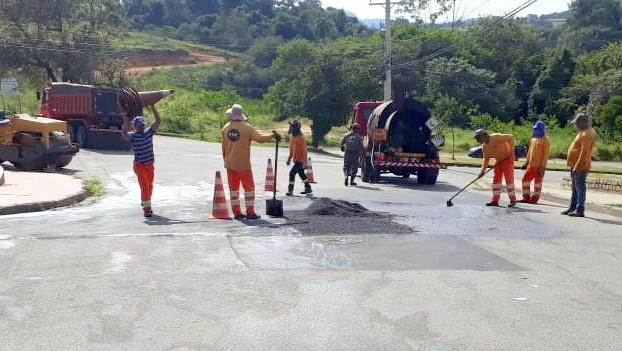 Operação ‘Tapa-Buracos’ é realizada em Morungaba