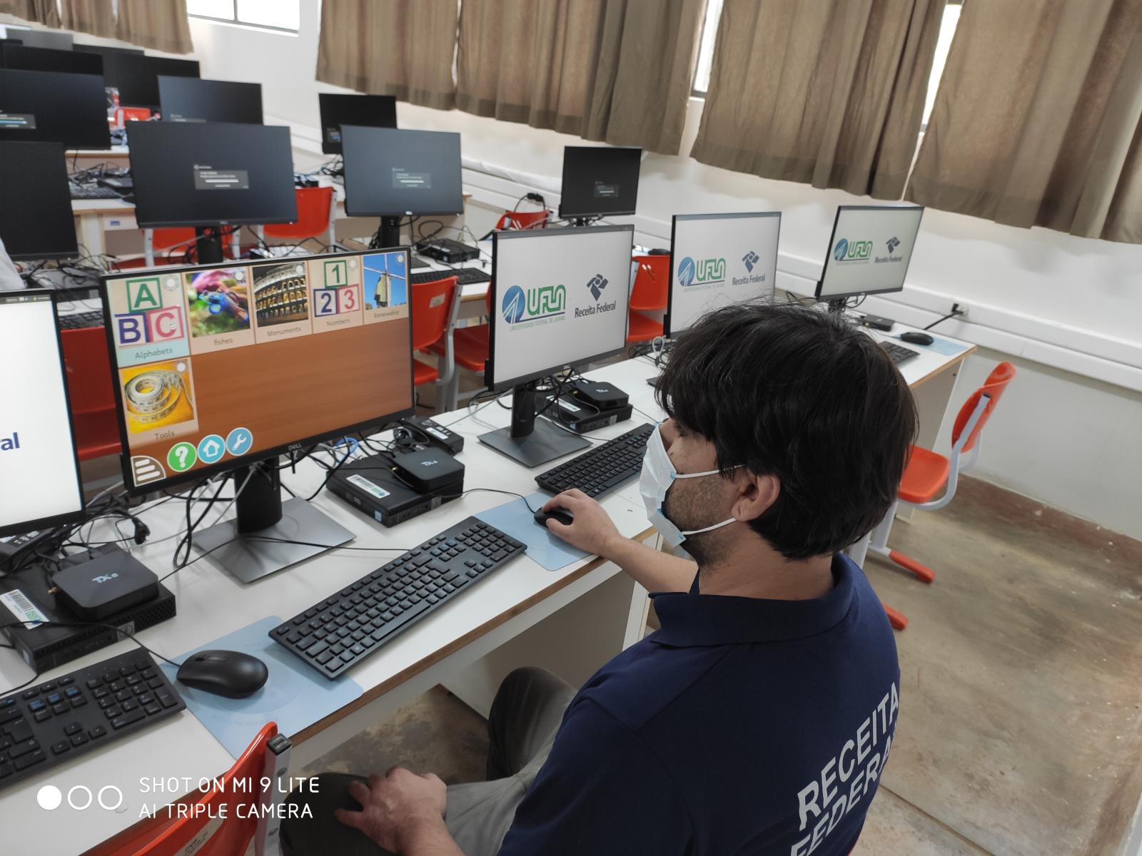 Parceria entre Receita Federal e instituições de ensino superior transforma receptores de TV pirata apreendidos em microcomputadores