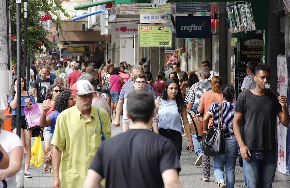 Quatro em cada dez brasileiros estão inadimplentes