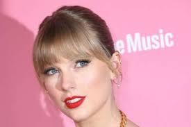 Taylor Swift anuncia lançamento de regravação da música 'This Love'