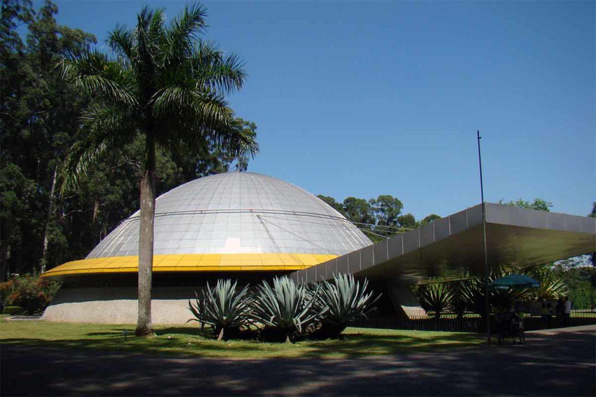 Um jeito diferente de observar o eclipse lunar no Planetário do Ibirapuera