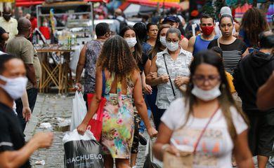 Brasil notifica quase 42 mil novos casos de covid nas últimas 24h