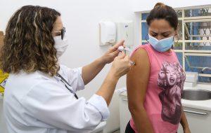 Brasil tem mais de 47% da população imunizada com a dose de reforço contra covid