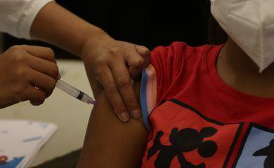 Brasil tem quase 45% da população imunizada com a dose de reforço contra a covid
