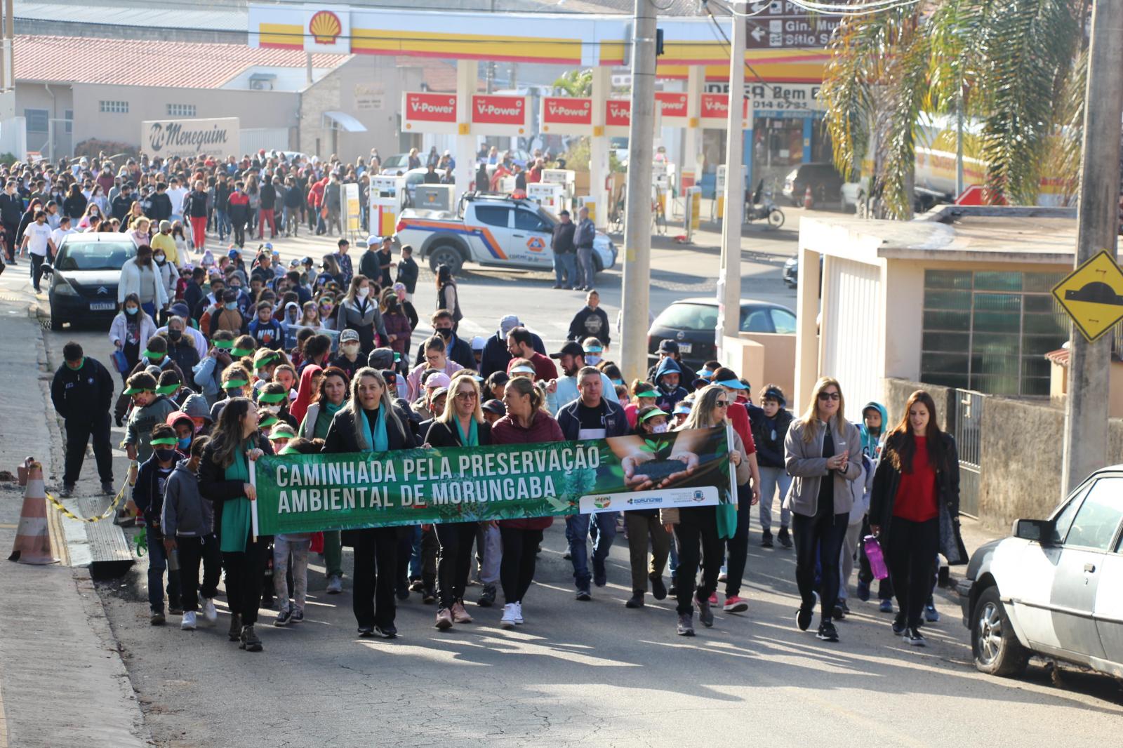 Caminhada pela preservação ambiental reúne mais de 200 alunos da rede municipal de Morungaba
