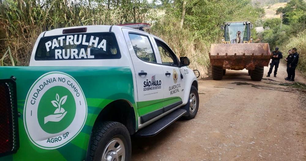GCM recupera retroescavadeira avaliada em R$ 300 mil em Atibaia