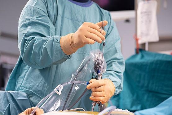 HUSF realiza 1ª cirurgia endoscópica de coluna de sua história