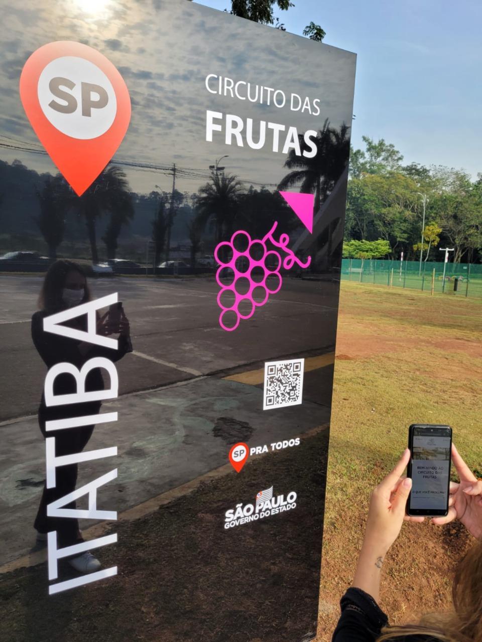 Itatiba recebe totem da região turística Circuito das Frutas