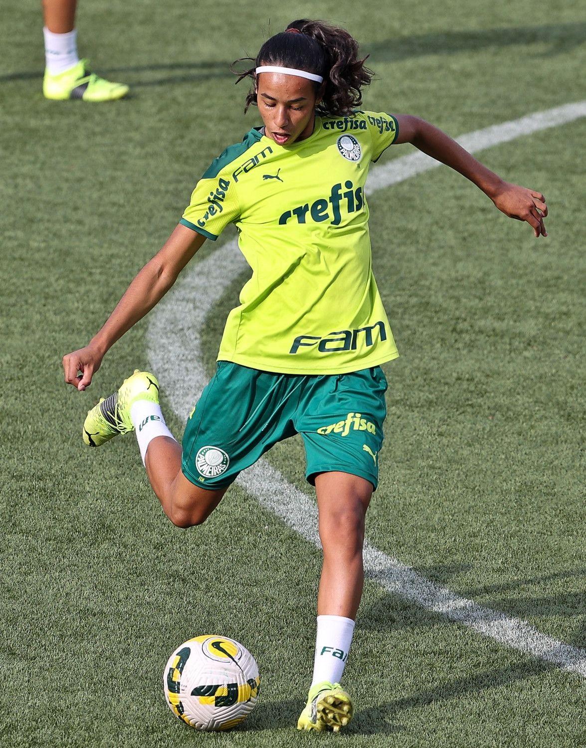 Jovem meia Dudinha chama a atenção atuando no profissional do Palmeiras