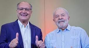 Lula escala Alckmin para diálogo com Temer