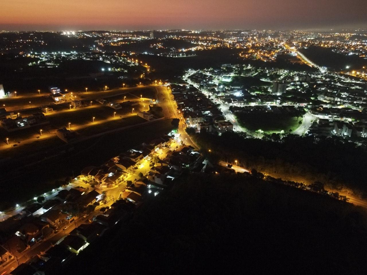 Programa Valinhos Mais Iluminada já apresenta 1 em cada 3 bairros com LED