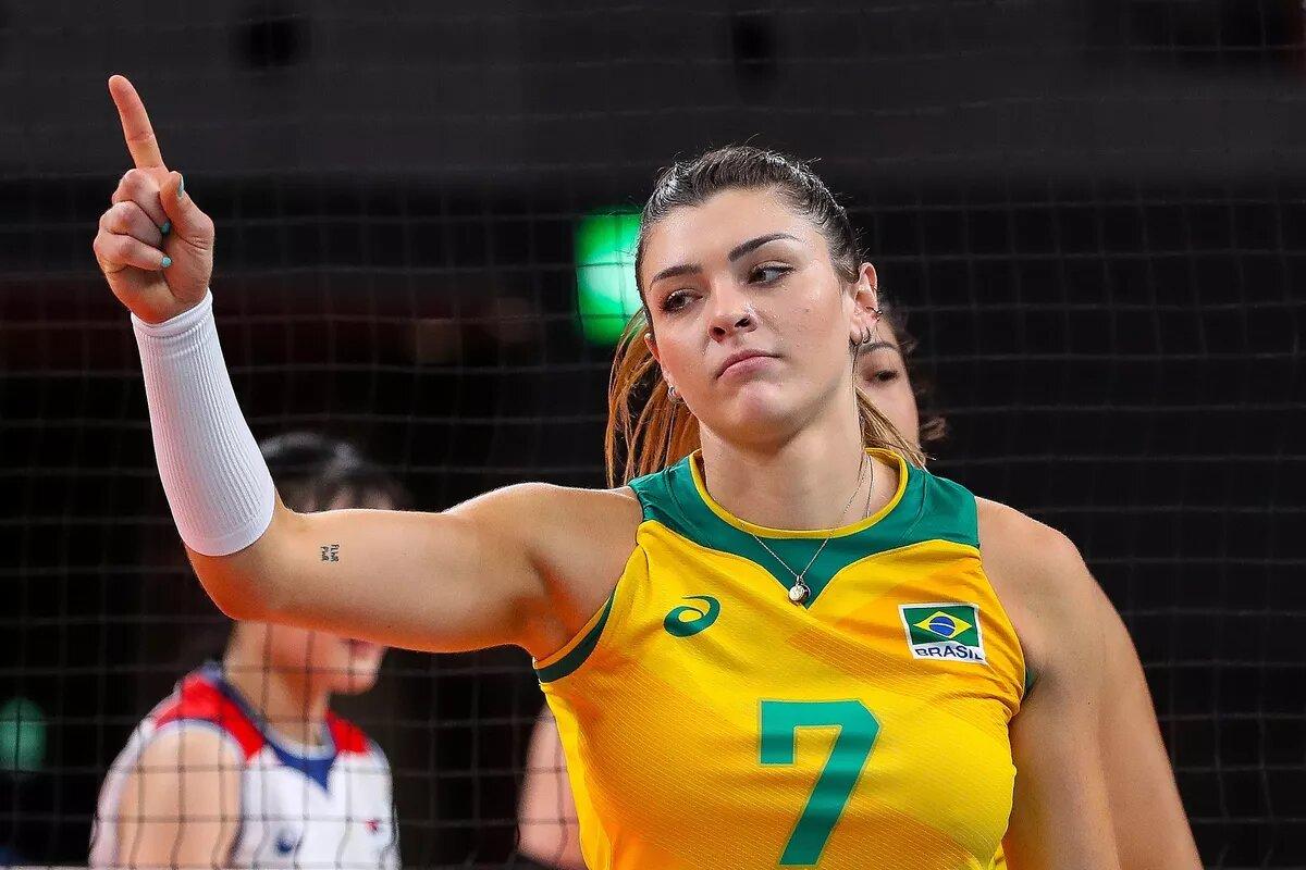 Recuperada de lesão, Rosamaria volta para 'passar experiência' à renovada seleção