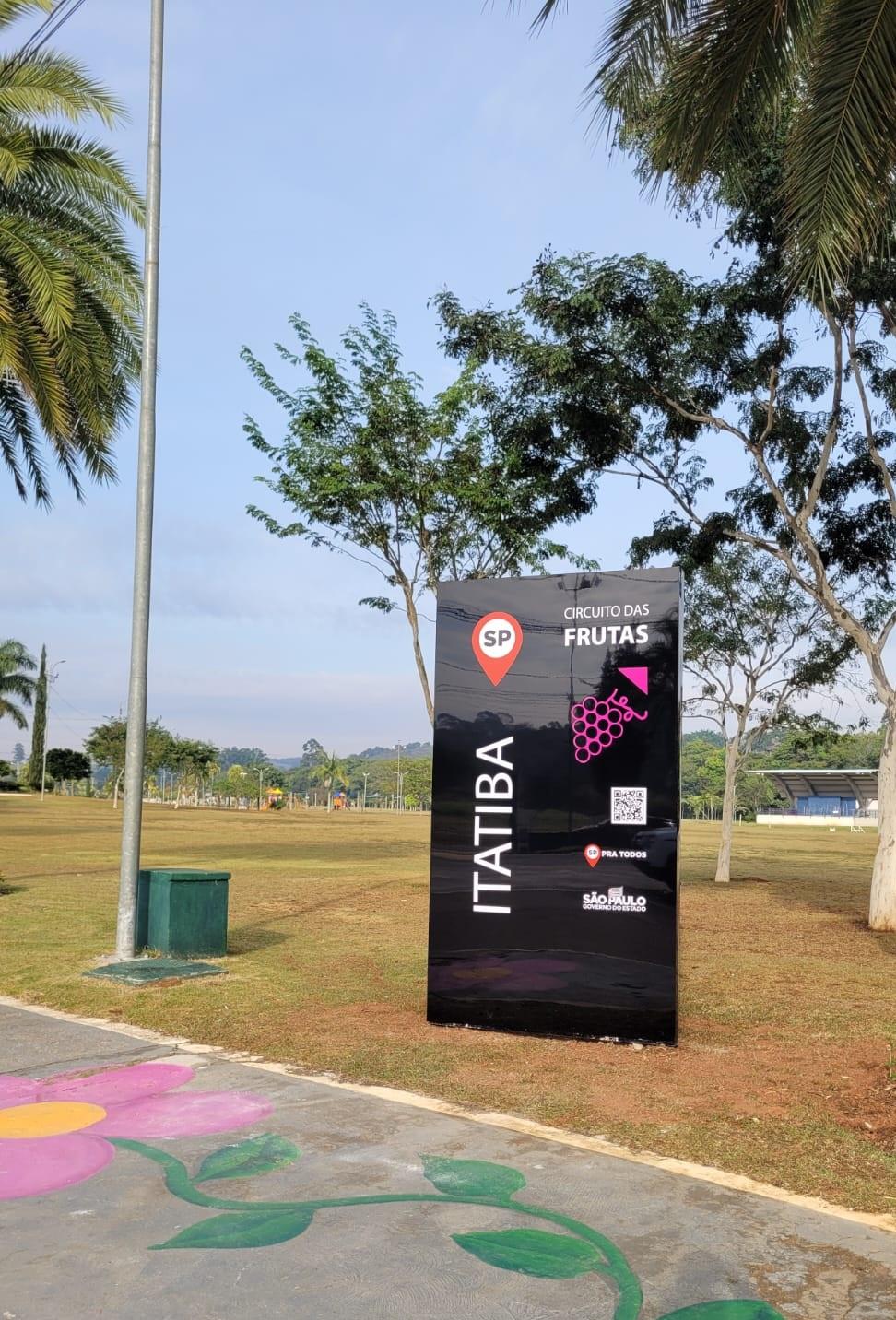 Totem de identificação de Região Turística de São Paulo é instalado no Parque Luís Latorre  	