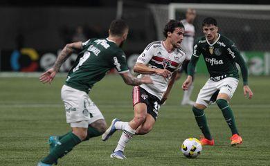 São Paulo vence Palmeiras nos pênaltis e avança na Copa do Brasil