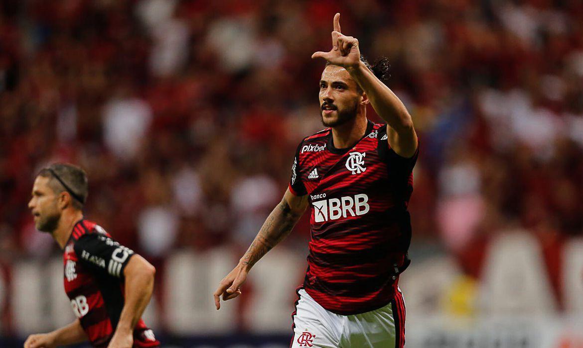 Mesmo poupando titulares, Flamengo vence Coritiba pelo Brasileirão