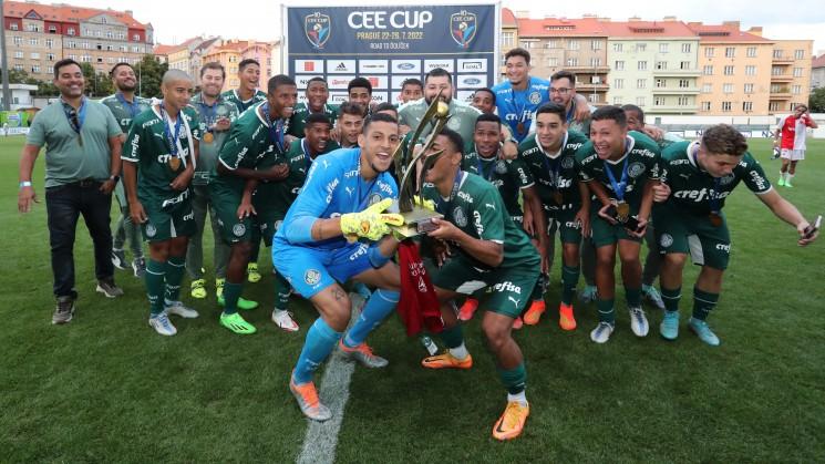 Palmeiras vence Slavia Praga de virada e é tricampeão da CEE CUP, na República Tcheca