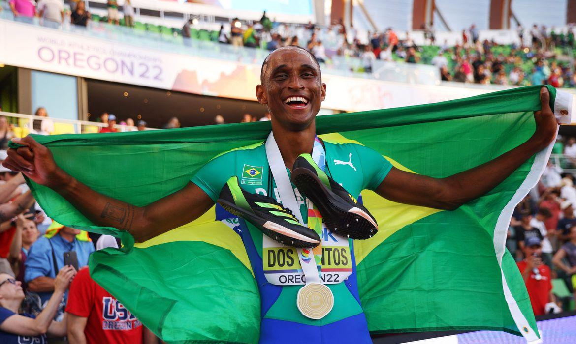 Alison é ouro na Diamond League da Polônia e segue invicto este ano