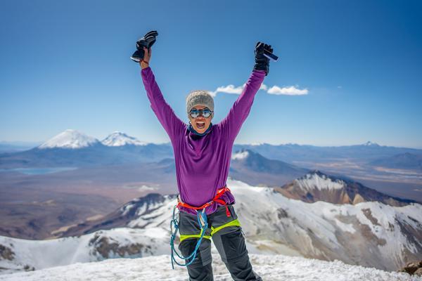 Após chegar ao topo da montanha mais alta da Bolívia, Aretha Duarte segue sua jornada socioambiental